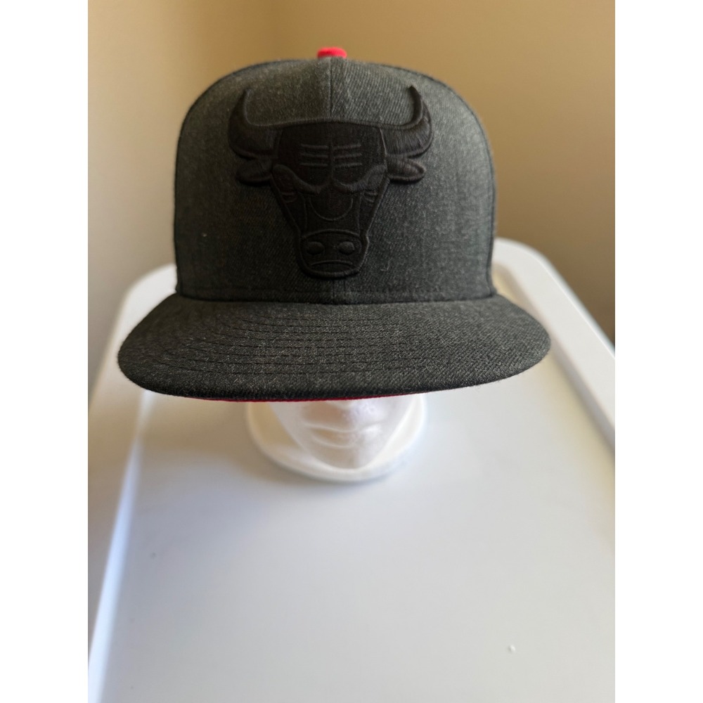 New Era 9FIFTY Chicago Bulls Snapback Hat Charcoal Grey Black Tonal NBA One Size